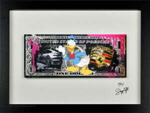 SKYYLOFT - Donald Duck Porsche Rubin Dollar - Bild mit Museumsglas und Bilderrah...